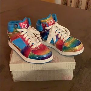 Girl’s high top sneakers size 5 youth